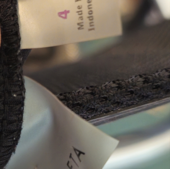 Athleta pants, regular length type joggers, black, size 4 Like NEW - Picture 5 of 5